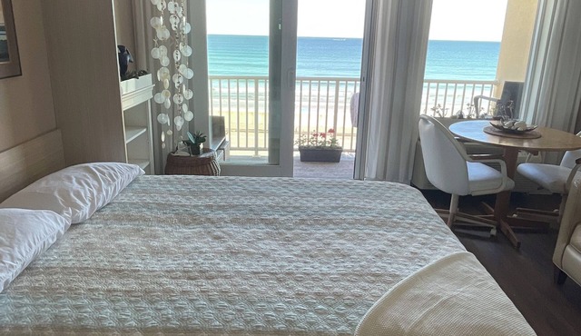 Oceanfront Condo-Great Views!