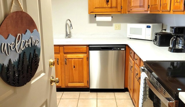 Official Seasons RMC Condo 03E - 1 Bedroom + Loft - sleeps 10 - Dog Fees