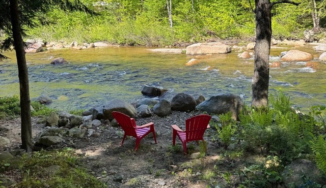 On Ellis River with view of covered bridge. Walk to town!