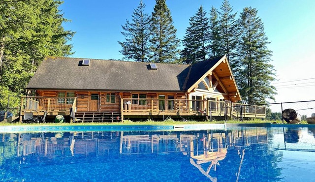Opulent Oaks Chalet