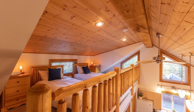 Orca Cabin I Wild Pacific Trail I Pets I Big Beach