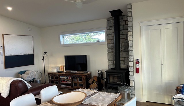Osoyoos Lake View | 2BR Hot Tub Retreat