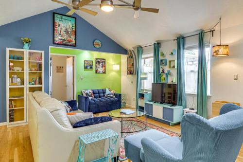 Outdoor Bar & Large Pool: Retro ABQ Retreat!