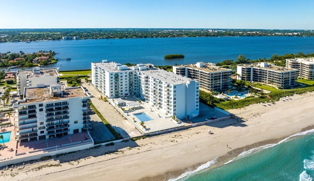 Palm Beach Island Chic Oceanfront -seasonal discount on base rate