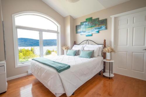 Panoramic Acres B & B - Lake & Mountain Views