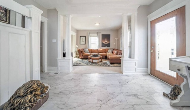 Paris Themed 5 bed 2 full bath