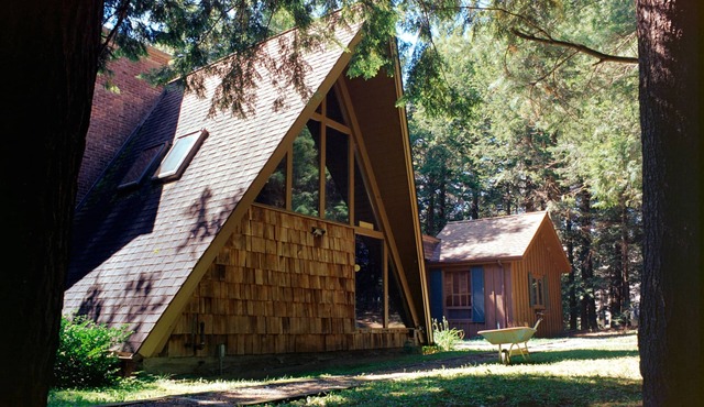Peaceful 3-Bedroom Chalet on Chazy Lake