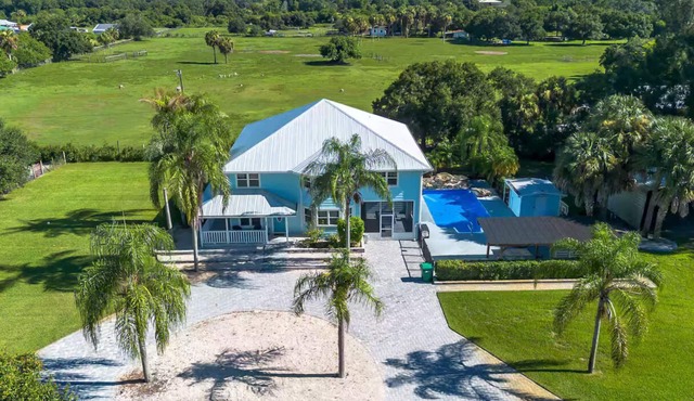 Peaceful 6BR Country Retreat-Bring Your Horses!