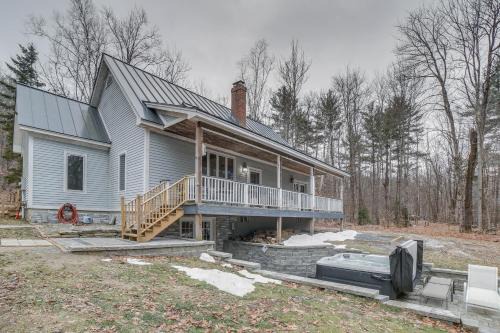 Peaceful Cavendish Retreat w/Hot Tub & Fireplace!