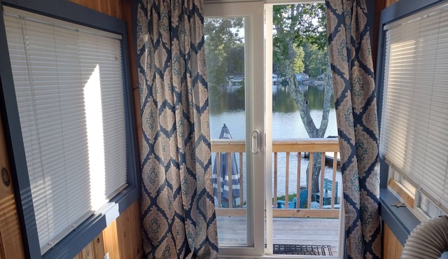 Peaceful Cottage with Pond/Lake minutes from Cape Cod