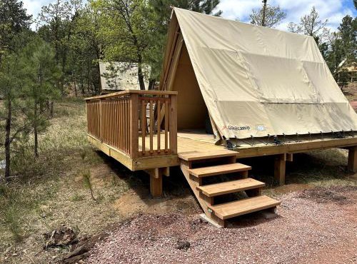 Peaceful Forest Glamping Retreat Near the Black Hills, Hermosa, South Dakota