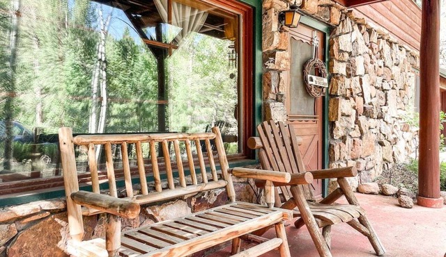 Peaceful Mountainside Cabin Retreat
