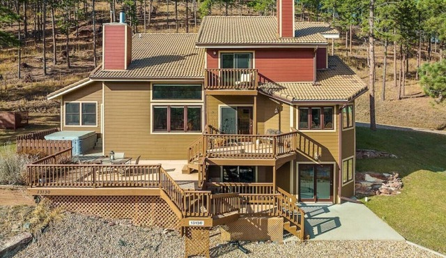 Peaceful Pines 5 BR Home with Hot Tub
