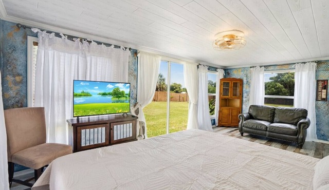 Peaceful | Private Hideaway | Huge Yard