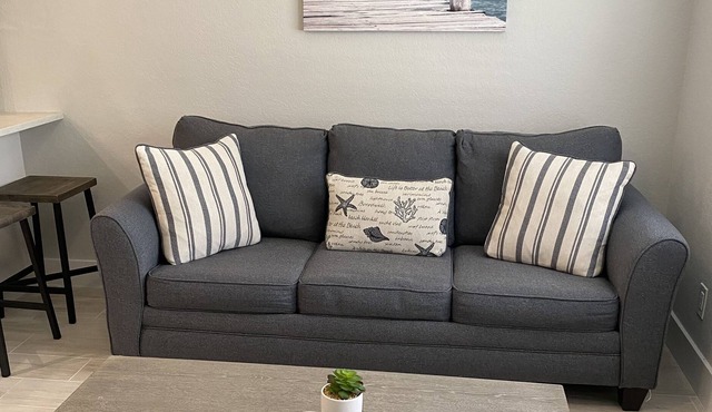 Pelican Place! (1.2 Miles to the beach)