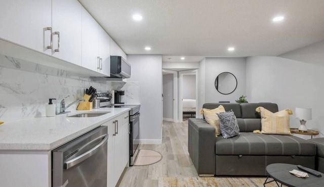 Perfect 2BR Airdrie Suite - Near Calgary, WiFi