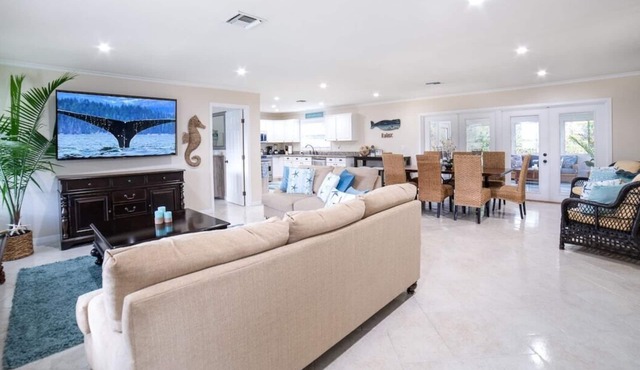 Perfect Island Retreat! - Steps to beach- Hot Tub!