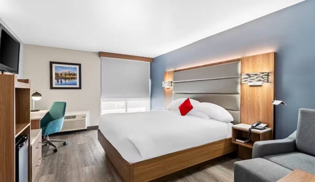 Perfect Room for Leisure or Business Near Wyoming State Capitol - Free Shuttle!