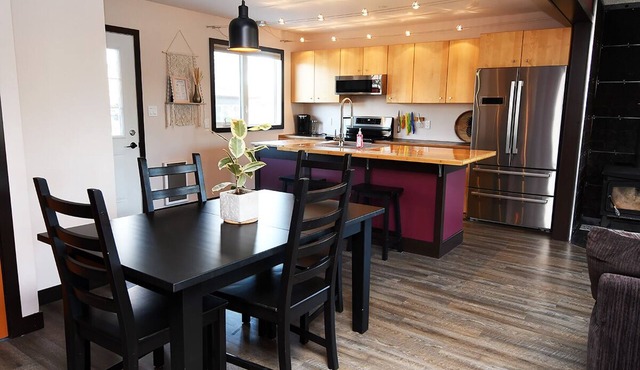 Pet Friendly 3 Bedroom, Close to the mountains!