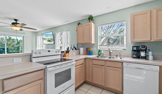 Pet-Friendly 3BR Beach Home – Paradise Park, Melbourne FL