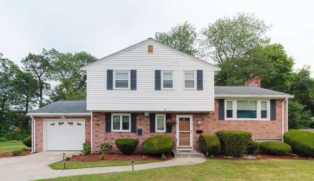 Pet-Friendly 4BR Single Home Easy Access I-93 w/Free Parking 17