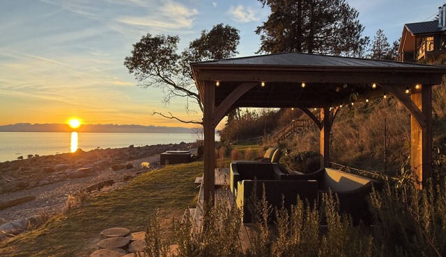 Pet Friendly Beachfront Escape, Sauna (add on), Hot Tub, Fireplace & Storm Views