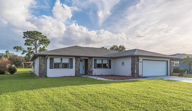Pet-Friendly Getaway. Lake June Access + Boat Dock, Kayaks & More