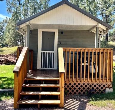 Pet-Friendly Studio Cabin with BBQ and Porch in South Dakota