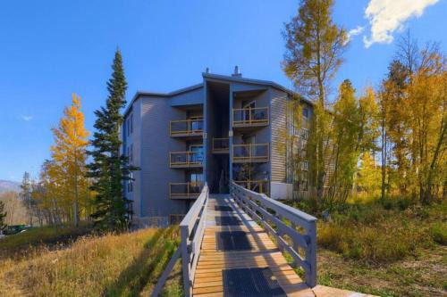Pet Friendly With A Fireplace A Pool Near Mountain Biking And Skiing