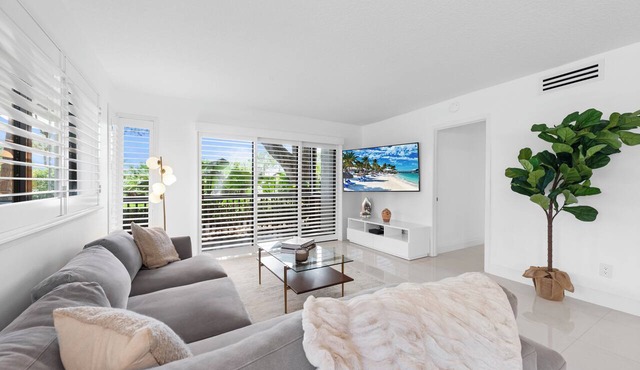 PGA National Private Entrance Condo - Newly Renovated