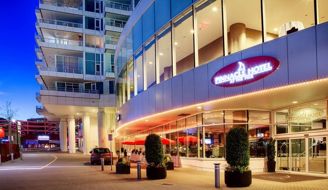 Pinnacle Hotel at the Pier