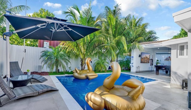 Playhouse! 3mi Hard Rock, Heated Pool, Tub & Games