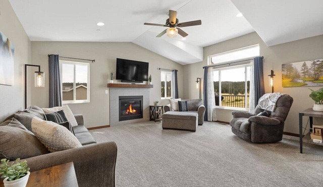 Ponderosa Mile Retreat