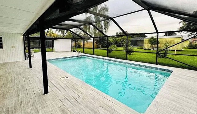 Pool, 3 bedrooms, 3 full bathrooms with 2 dens, built-in bar by big park, beach.