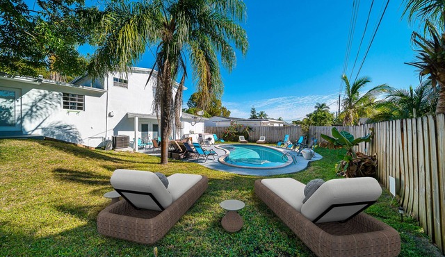 *Pool Home 5| Big Yard!
