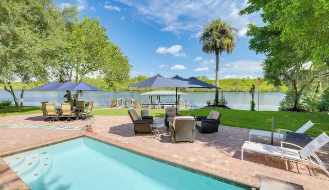 Pool & Hot Tub Access: Riverfront Florida Studio