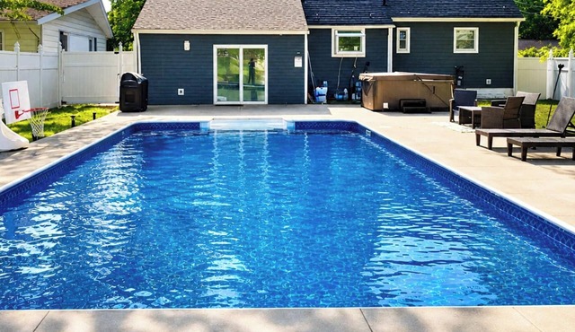 Pool - Hot Tub - Game Room - Sleeps 8