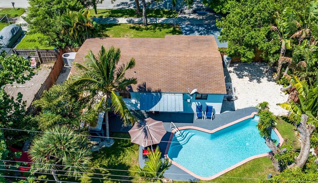 Pool house near the Beach. We’re pet-friendly!