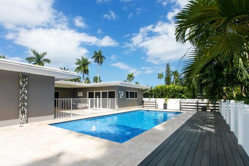 Premium Luxury 5BR & 3BA Villa near Hollywood Beach