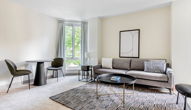 Prime Back Bay 2BR/2B steps from Prudential Center, by Blueground