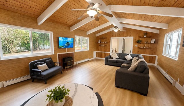 Private 2 bed 1bath spacious suitewith laundry, internet, parking