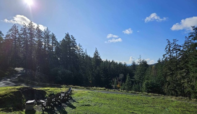 Private Beachy Cottage in Metchosin close to Trails and Beaches