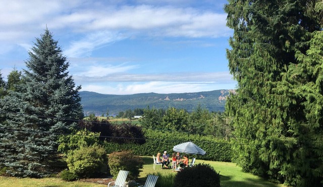 Private Country Estate - Luxury retreat with Swim Spa. Pet Friendly!