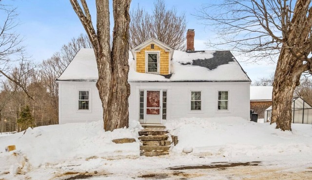 Private Farm Loft – Tub, Animals & Pasture Views