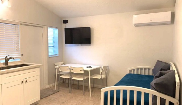 Private Hollywood Apt Close To Beach & Hard Rock