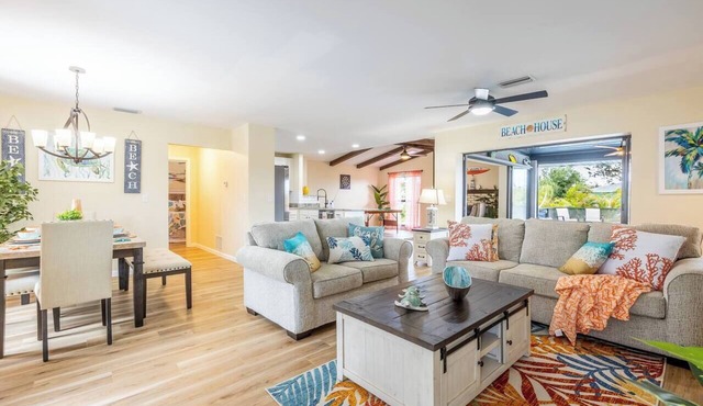 Private Pool, Game Room & Tiki Bar, Minutes to Englewood's Gulf Beaches
