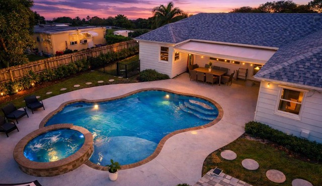 Private Pool Oasis Near DT & Palm Beach w3BR 2BA