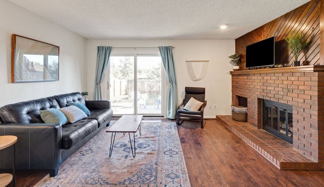Private Townhome with Fenced Yard- Pet friendly