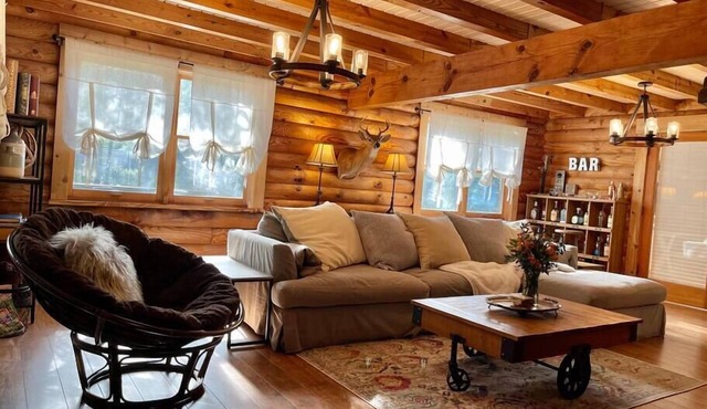 Prv 6/4 Gated Log Cabin Pool Home w/ Guest House!