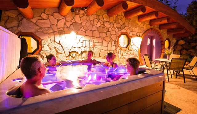 Purple Hobbit Home/Hot Tub/Sauna/Fire Pit